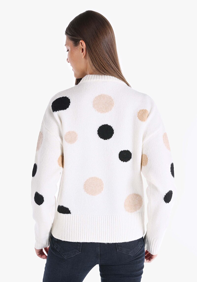 Regular Fit Yuvarlak Yaka Baskılı Kadın Beyaz Kazak