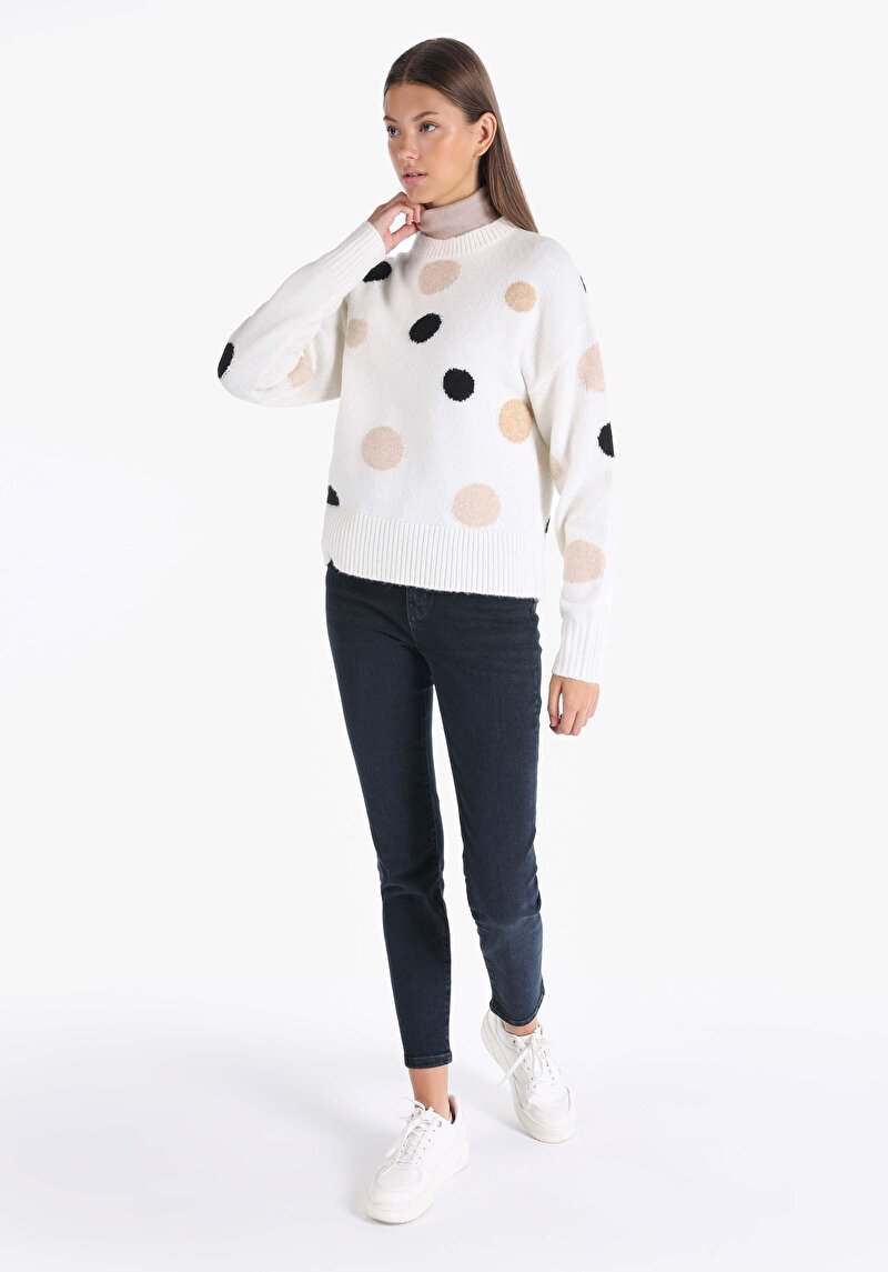 Regular Fit Yuvarlak Yaka Baskılı Kadın Beyaz Kazak