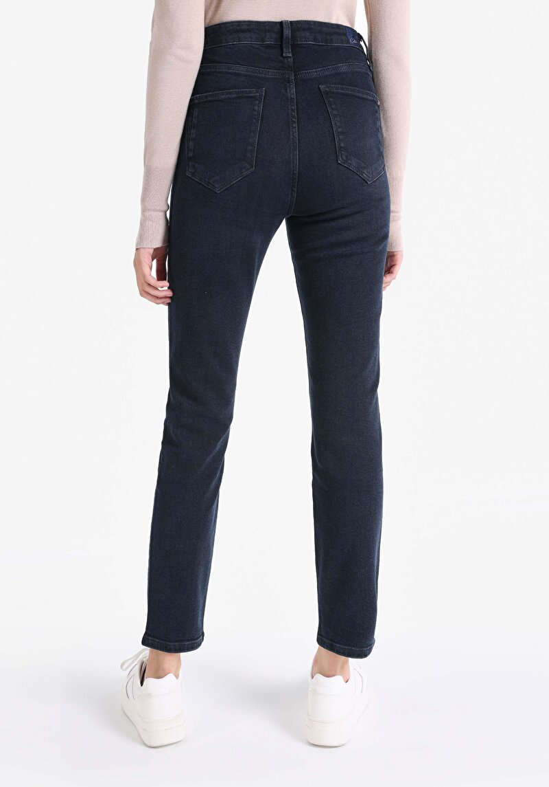 Slim Fit Orta Bel Düz Paça Kadın Koyu İndigo Jean Pantolon