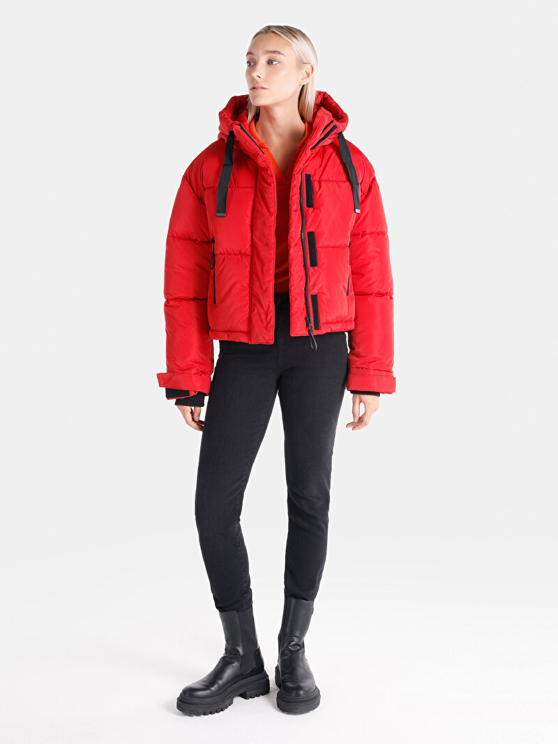 Regular Fit Kapüşonlu Fermuarlı Astarlı Kadın Kirmizi Mont