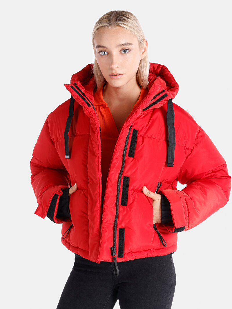 Regular Fit Kapüşonlu Fermuarlı Astarlı  Kadın Kirmizi Mont
