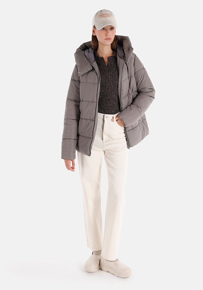 Regular Fit Kapüşonlu Fermuarlı Astarlı  Kadın  Mont