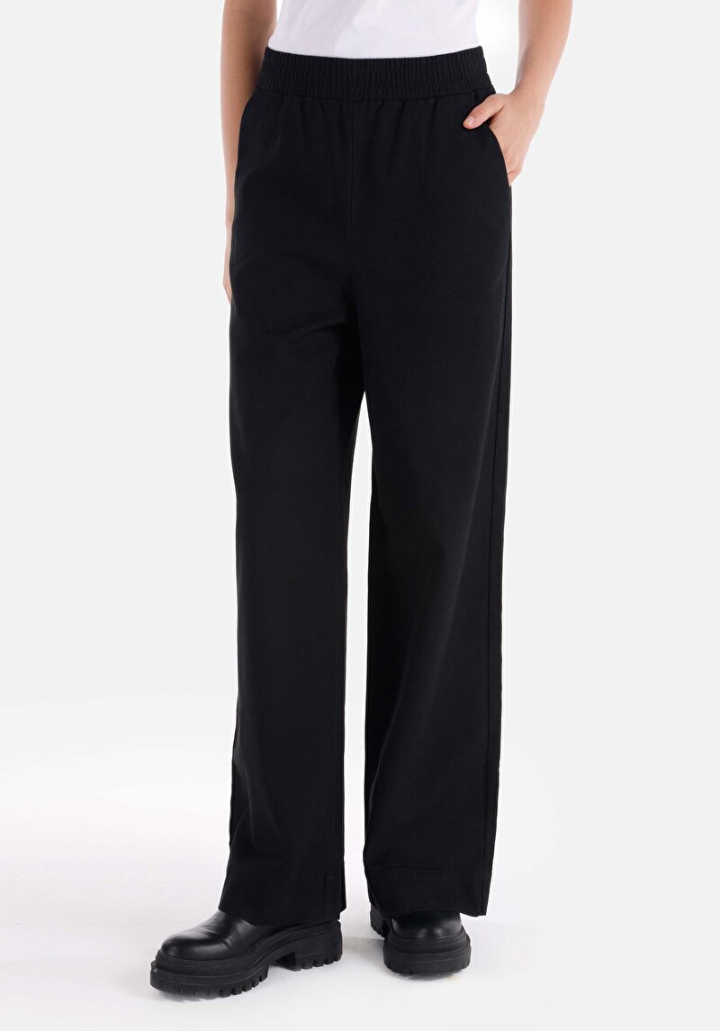Regular Fit Yüksel Bel Geniş Paça Kadın Siyah Cepli Pantolon