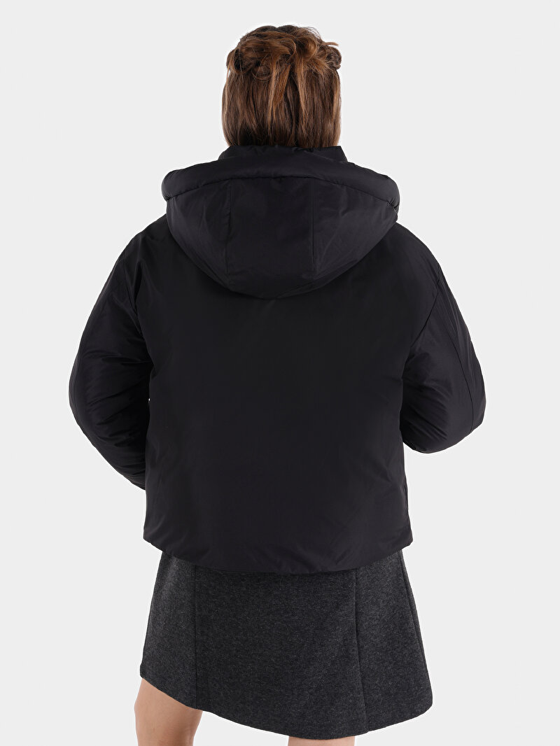 Regular Fit Kapüşonlu Çıtçıtlı Astarlı Kadın Siyah Mont