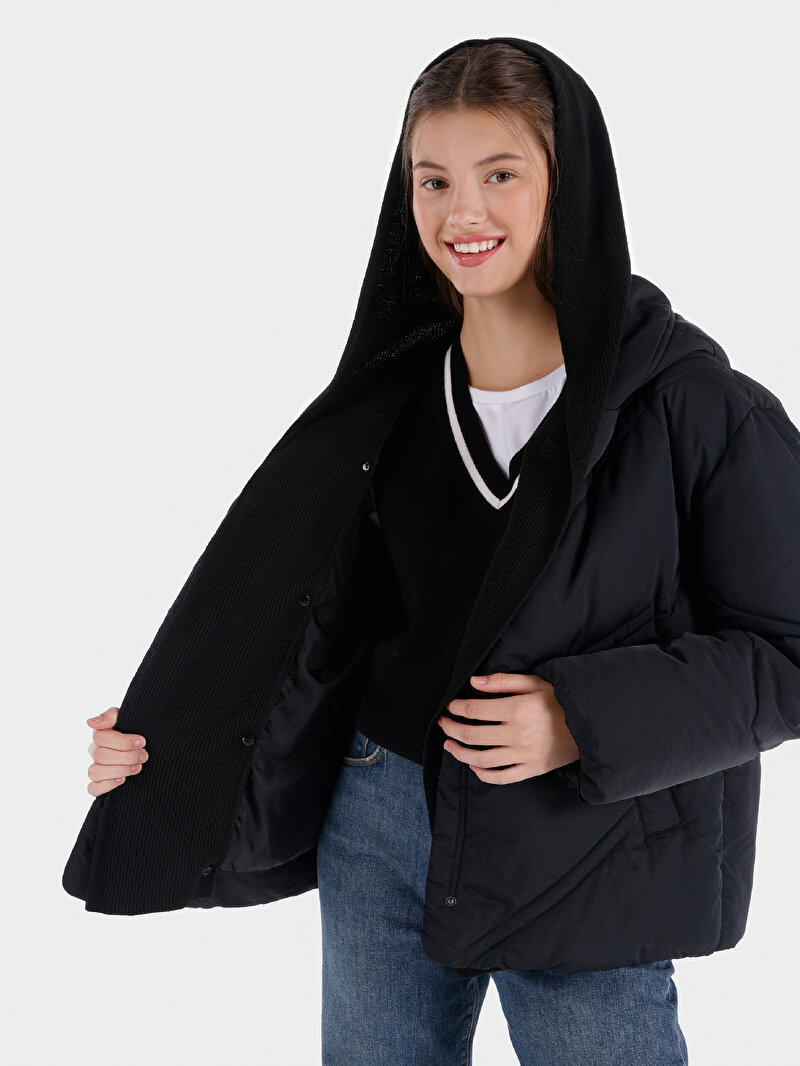 Regular Fit Kapüşonlu Çıtçıtlı Astarlı  Kadın Siyah Mont
