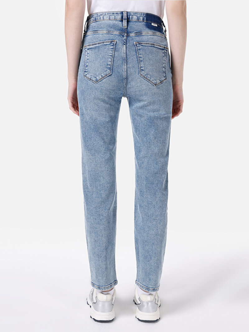 Slim Fit Orta Bel Düz Paça Kadın İndigo Jean Pantolon