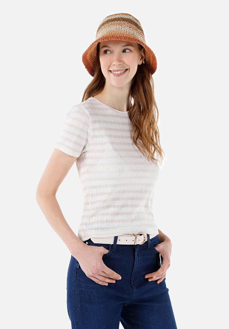 Slim Fit Yuvarlak Yaka Örme Çizgili Kadın Ekru Kısa Kol Tişört