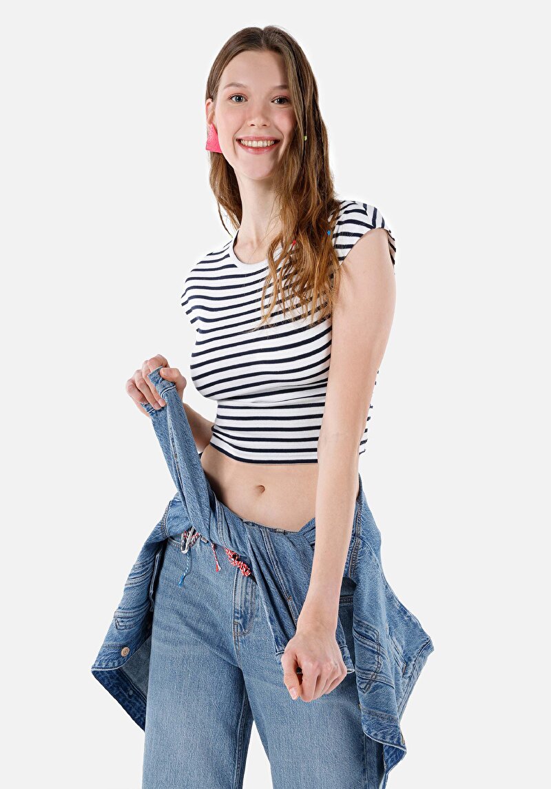Slim Fit Yuvarlak Yaka Örme Çizgili Kadın Lacivert Kısa Kol Tişört
