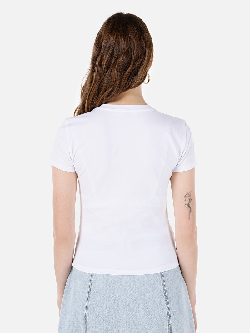 Slim Fit Yuvarlak Yaka Baskılı Kadın Beyaz Kısa Kol Tişört