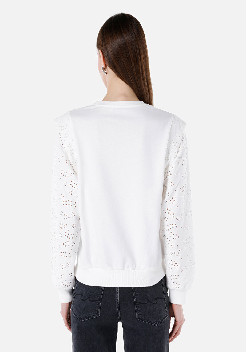 Regular Fit Yuvarlak Yaka Nakışlı Kadın Beyaz Sweatshirt