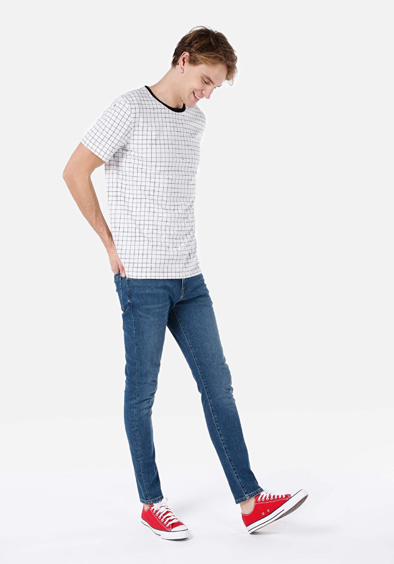 Regular Fit Yuvarlak Yaka Kareli Erkek Beyaz Kısa Kol Tişört