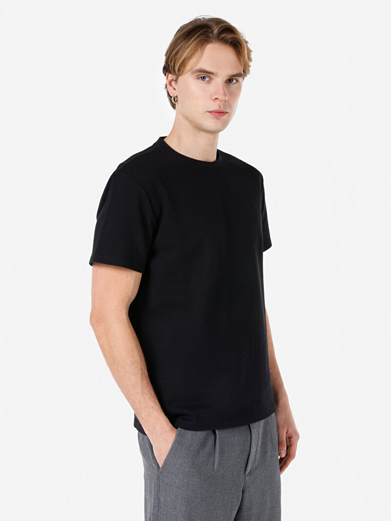 Regular Fit Yuvarlak Yaka Örme Jakarlı Erkek Siyah Kısa Kol Tişört