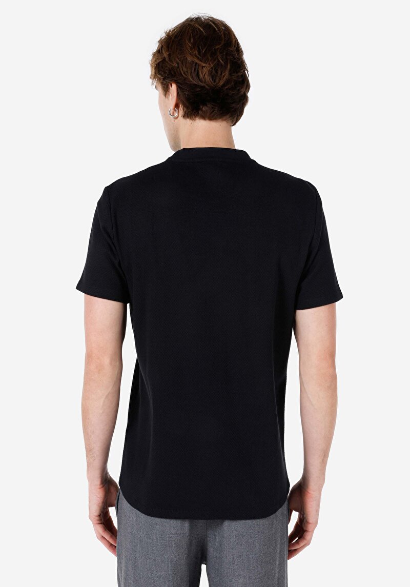 Regular Fit Yuvarlak Yaka Örme Jakarlı Erkek Siyah Kısa Kol Tişört