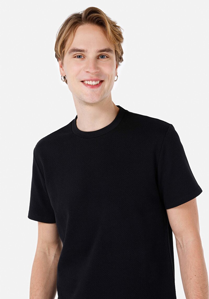 Regular Fit Yuvarlak Yaka Örme Jakarlı Erkek Siyah Kısa Kol Tişört