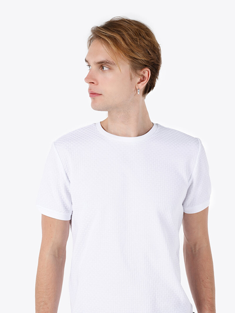 Regular Fit Yuvarlak Yaka Jakarlı Erkek Beyaz Kısa Kol Tişört