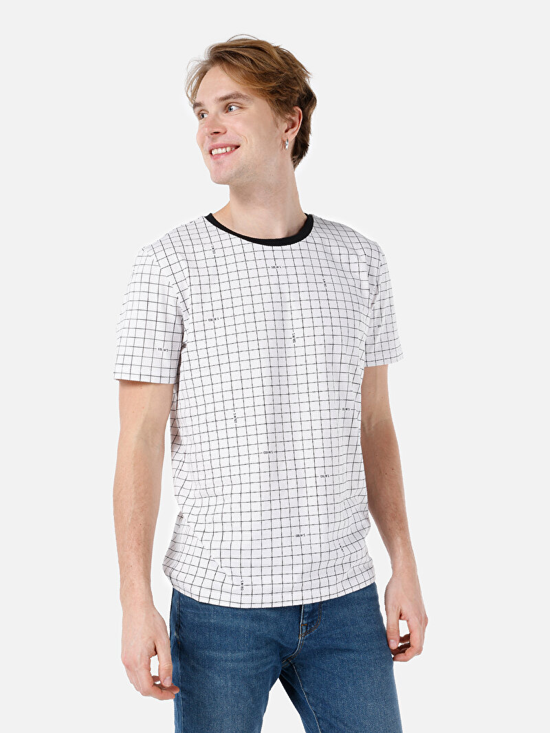 Regular Fit Yuvarlak Yaka Kareli Erkek Beyaz Kısa Kol Tişört