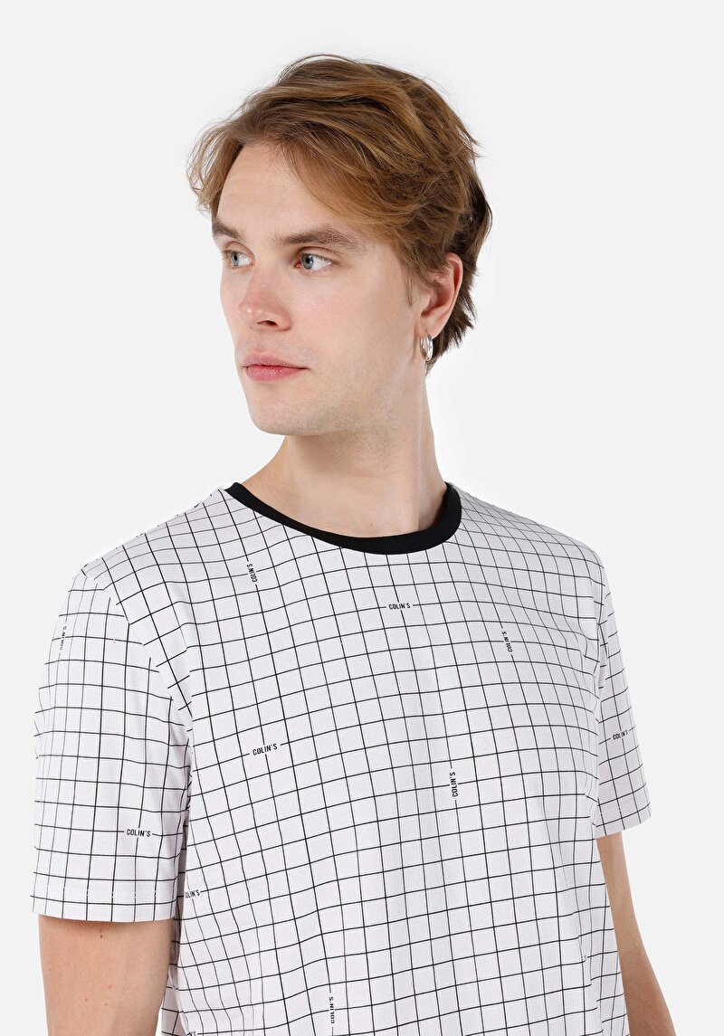 Regular Fit Yuvarlak Yaka Kareli Erkek Beyaz Kısa Kol Tişört