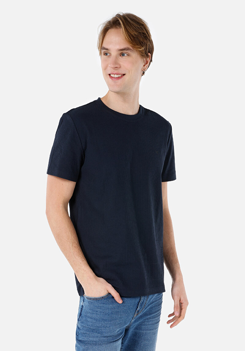 Regular Fit Yuvarlak Yaka Cepsiz Jakarlı Erkek Lacivert Kısa Kol Tişört