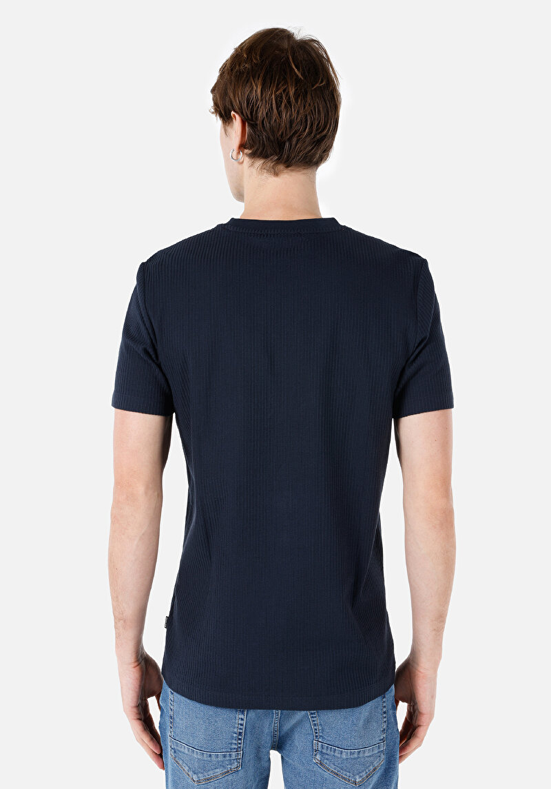 Regular Fit Yuvarlak Yaka Cepsiz Jakarlı Erkek Lacivert Kısa Kol Tişört