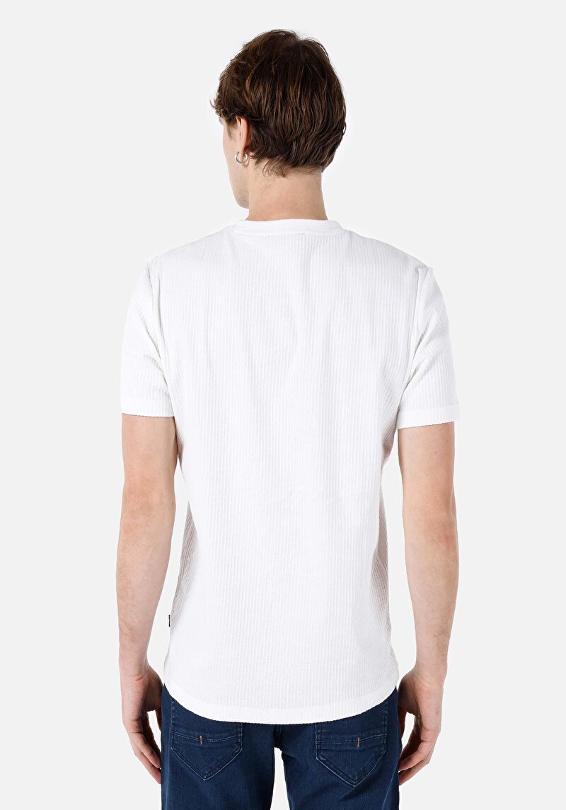 Regular Fit Yuvarlak Yaka Cepsiz Jakarlı Erkek Beyaz Kısa Kol Tişört