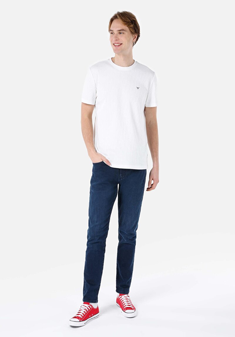 Regular Fit Yuvarlak Yaka Cepsiz Jakarlı Erkek Beyaz Kısa Kol Tişört