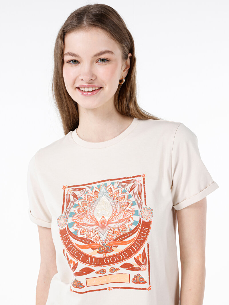 Regular Fit Yuvarlak Yaka Baskılı Kadın Ekru Kısa Kol Tişört