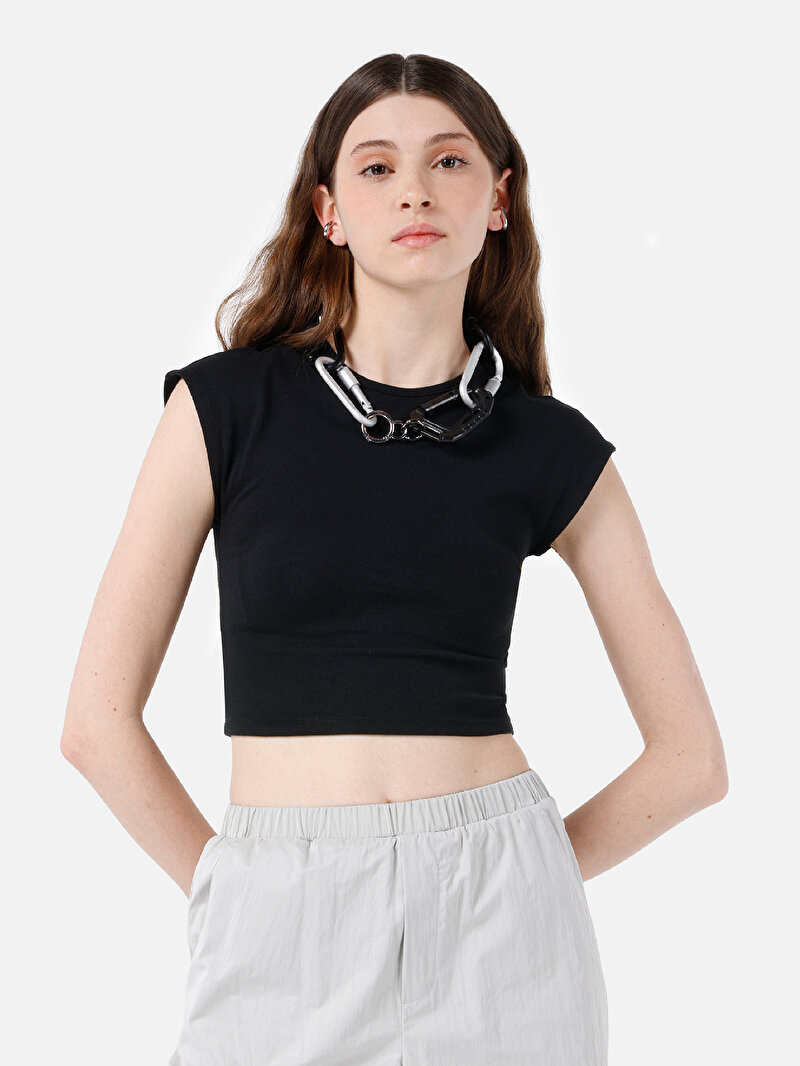 Slim Fit Yuvarlak Yaka Cepsiz Düz Kadın Siyah Kısa Kol Tişört
