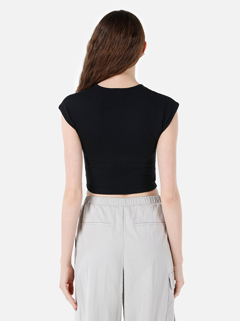 Slim Fit Yuvarlak Yaka Cepsiz Düz Kadın Siyah Kısa Kol Tişört