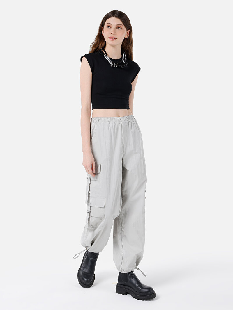 Slim Fit Yuvarlak Yaka Cepsiz Düz Kadın Siyah Kısa Kol Tişört