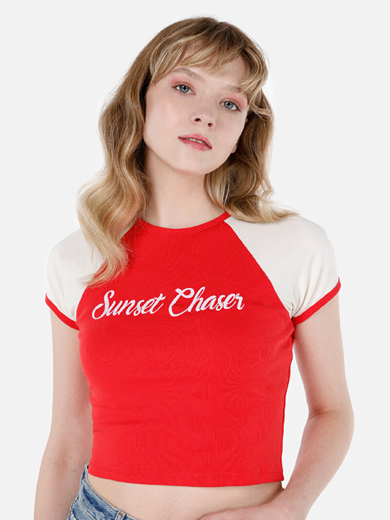 Slim Fit Yuvarlak Yaka Kadın Kirmizi Kısa Kol Tişört