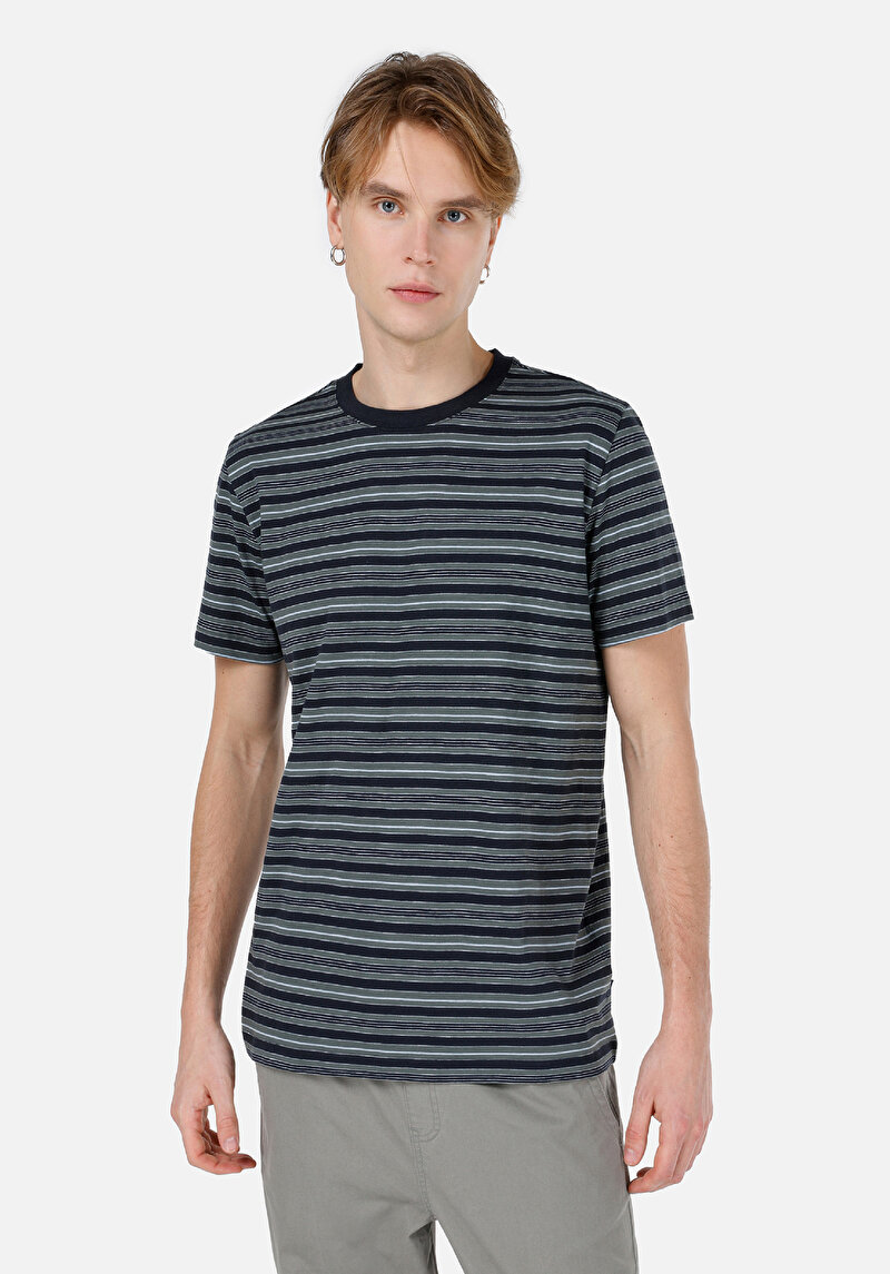 Regular Fit Yuvarlak Yaka Çizgili Erkek Lacivert Kısa Kol Tişört