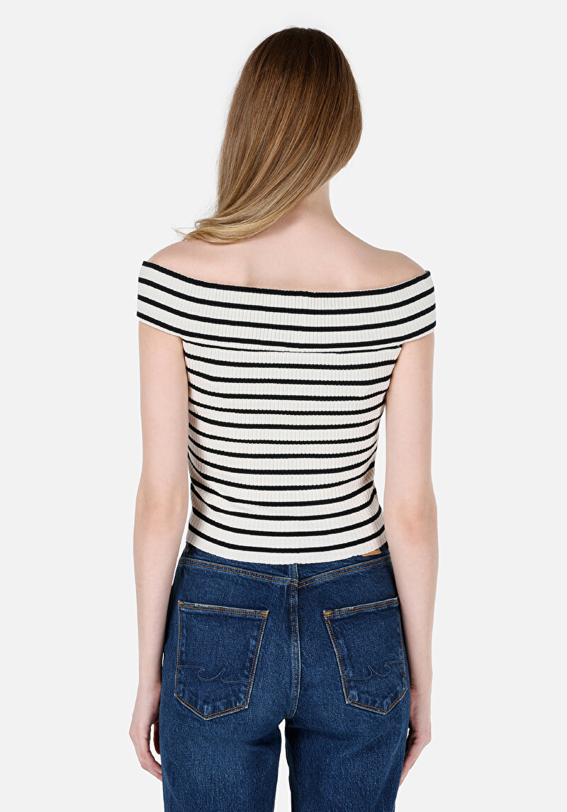 Slim Fit Kayık Yaka Kadın Siyah Kısa Kol Tişört