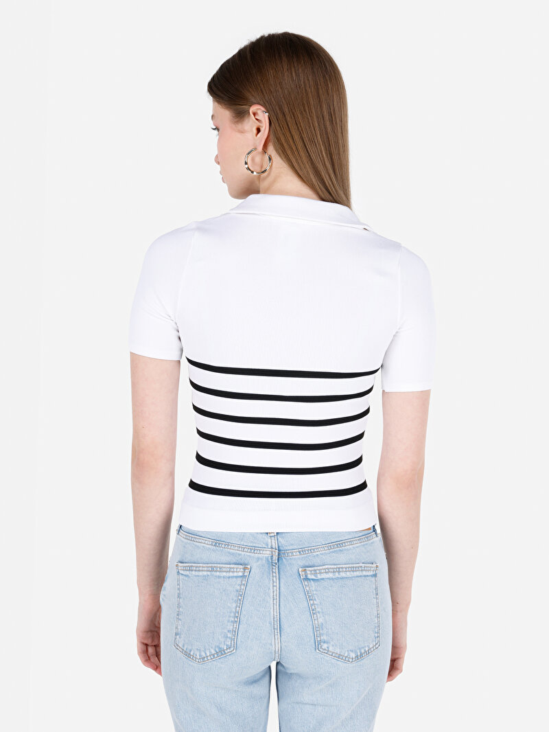 Slim Fit V Yaka Çizgili Kadın Beyaz Kısa Kol Tişört