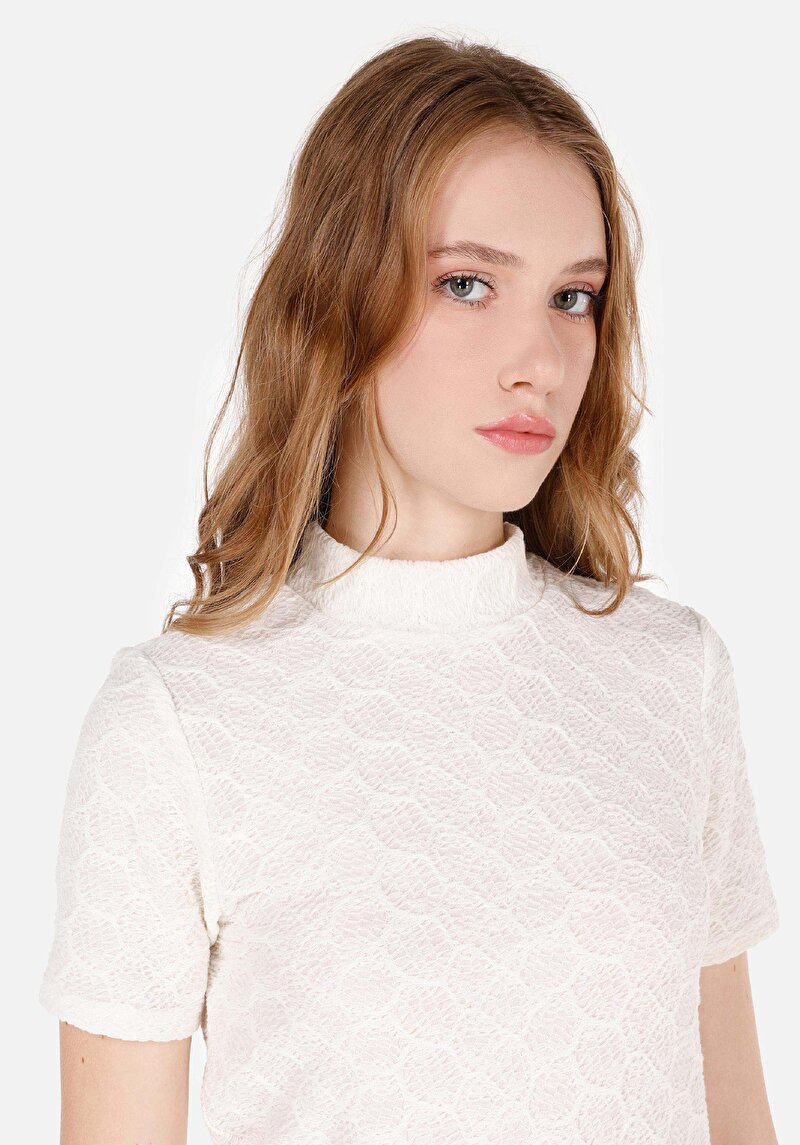 Slim Fit Turtle Neck Kadın Beyaz Kısa Kol Tişört