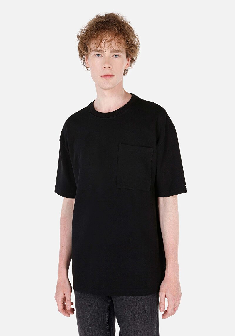 Comfort Fit Yuvarlak Yaka Erkek Cepli Siyah Kısa Kol Tişört