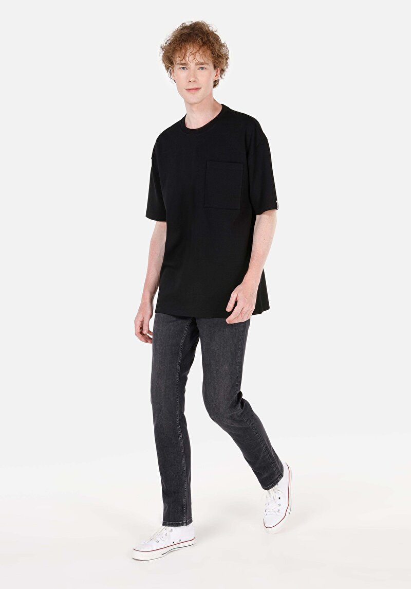 Comfort Fit Yuvarlak Yaka Erkek Cepli Siyah Kısa Kol Tişört