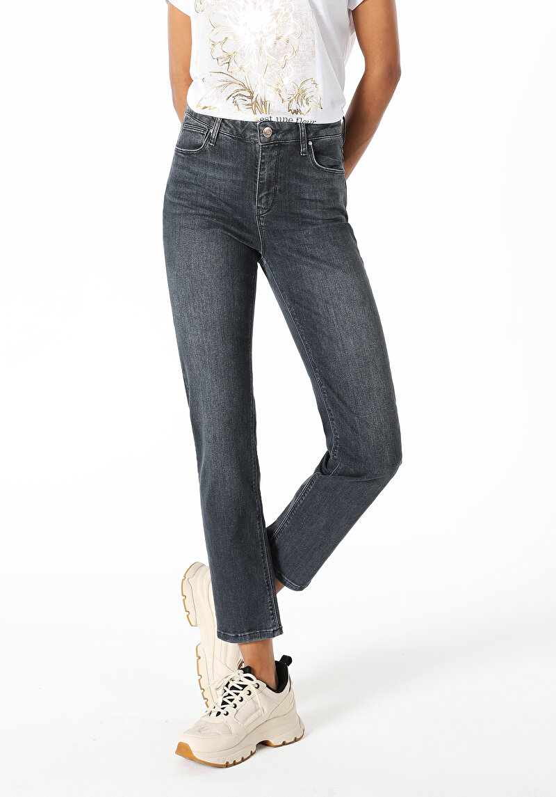 Slim Fit Orta Bel Düz Paça Kadın Denim Jean Pantolon