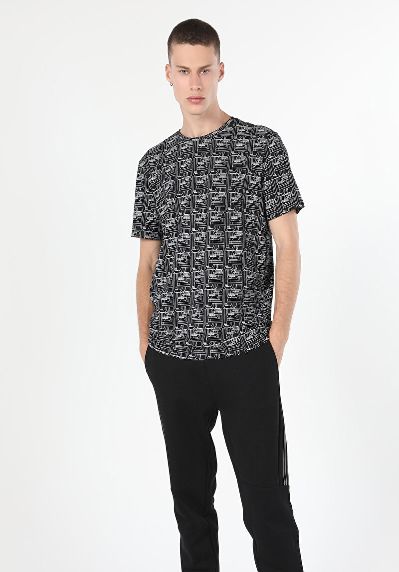 Regular Fit Yuvarlak Yaka Desen Baskılı Erkek Siyah Kısa Kol Tişört