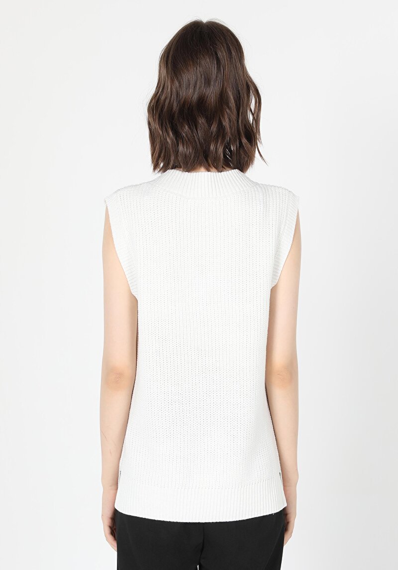 Regular Fit V Yaka Düz Kadın Beyaz Kazak