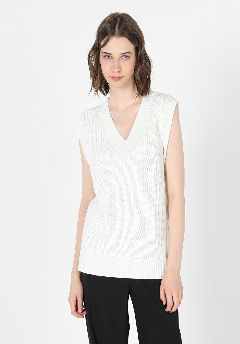 Regular Fit V Yaka Düz Kadın Beyaz Kazak