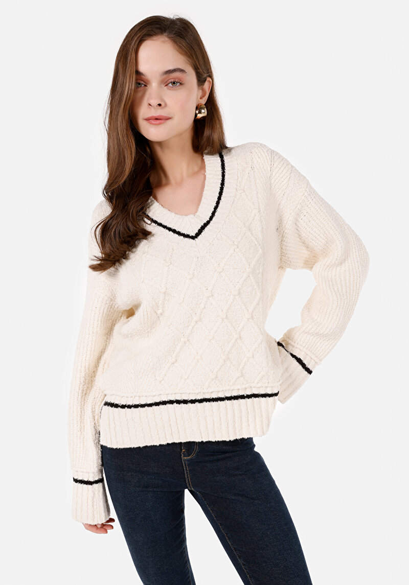 Comfort Fit V Yaka Kadın Ekru Kazak