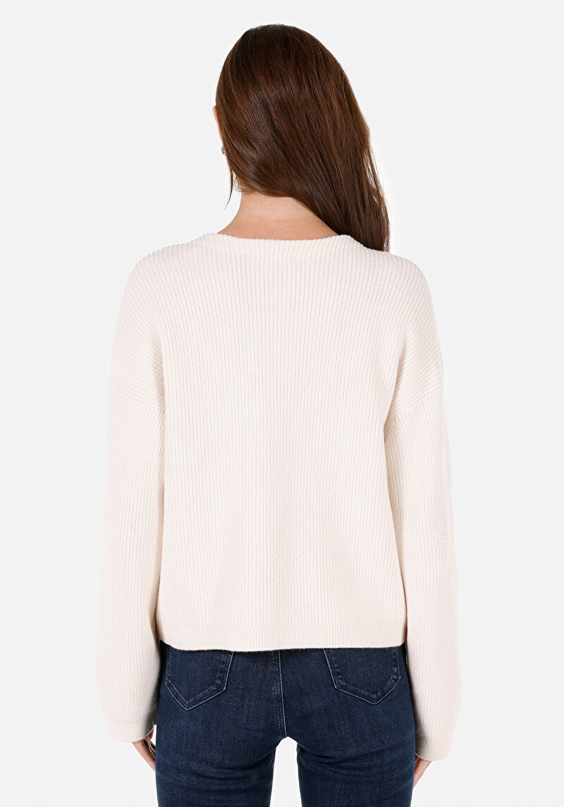 Regular Fit V Yaka Düz Kadın Ekru Kazak