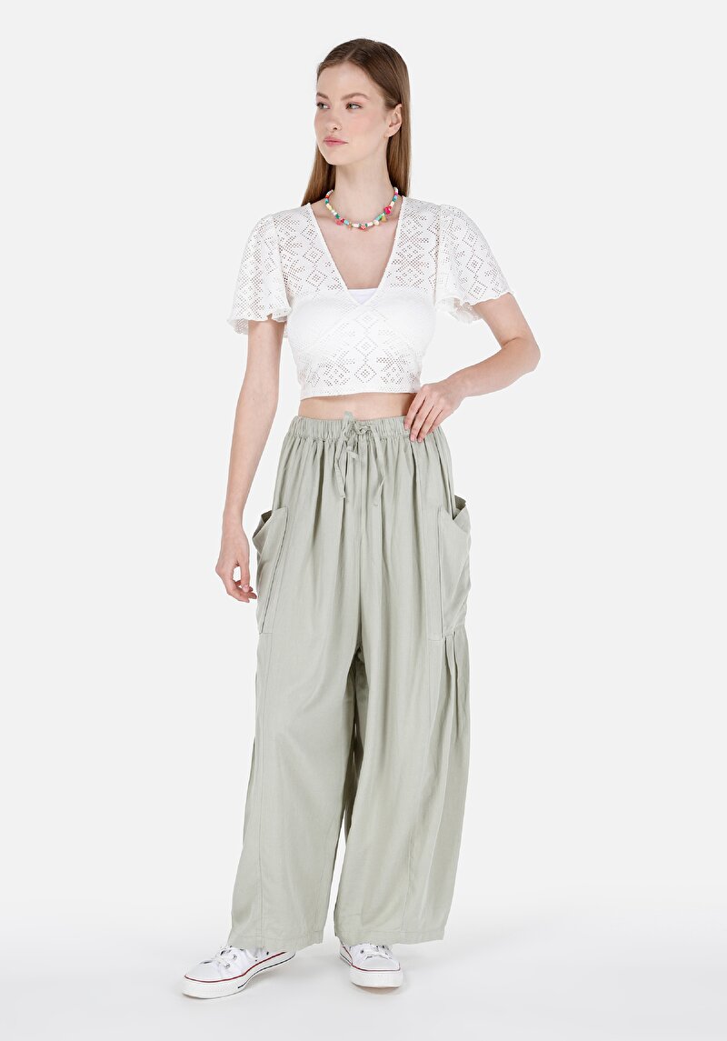 Slim Fit V Yaka Kadın Beyaz Kısa Kol Tişört