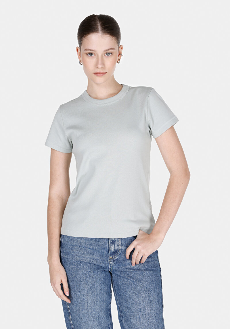 Slim Fit Yuvarlak Yaka Pamuklu Düz Kadın Yeşil Kısa Kol Tişört