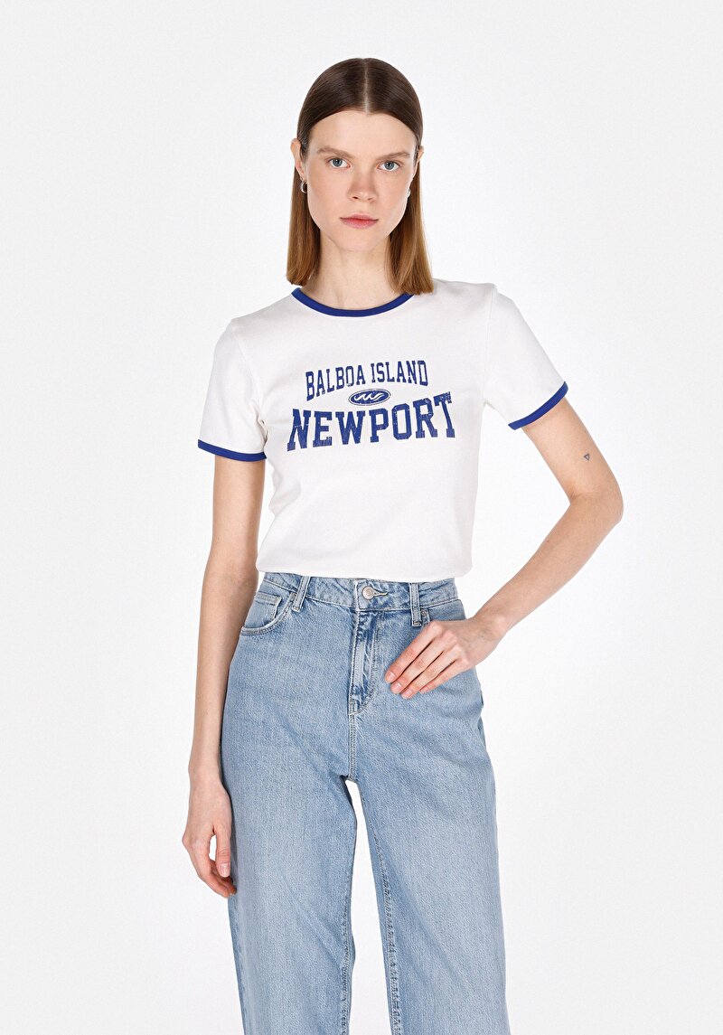 Slim Fit Yuvarlak Yaka Baskılı Kadın Beyaz Kısa Kol Tişört