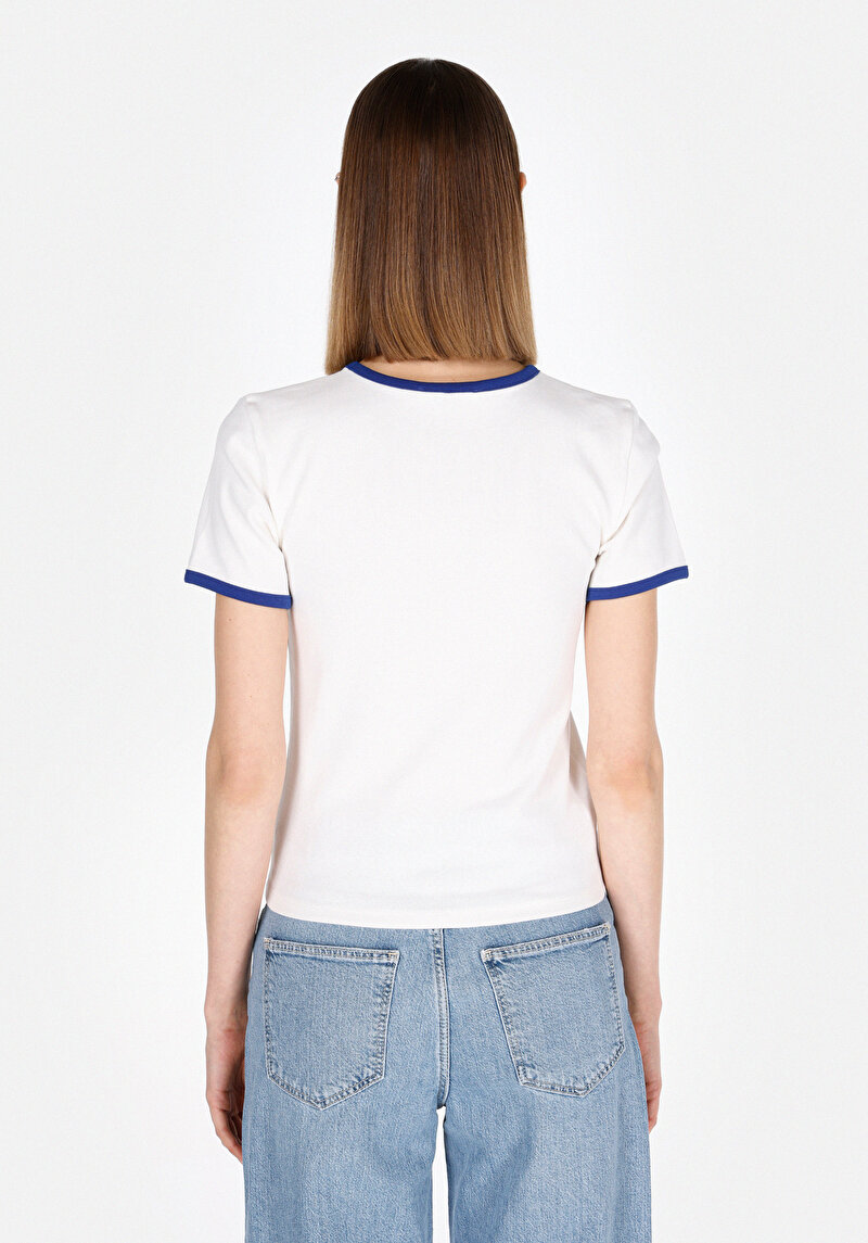 Slim Fit Yuvarlak Yaka Baskılı Kadın Beyaz Kısa Kol Tişört