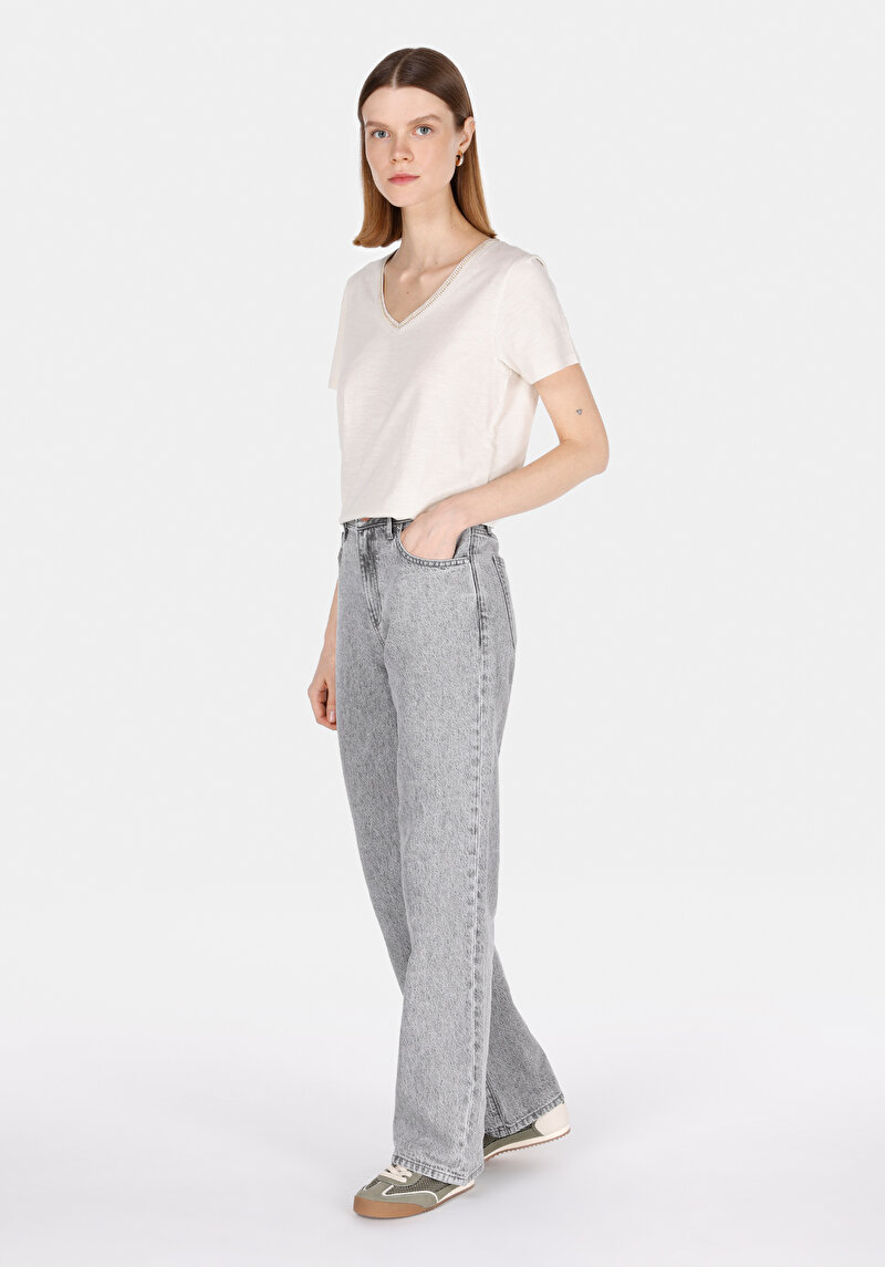 Regular Fit V Yaka Düz Kadın Bej Kısa Kol Tişört