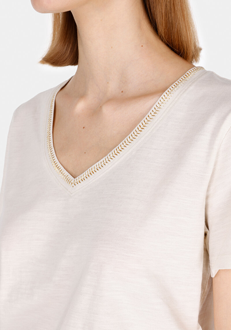 Regular Fit V Yaka Düz Kadın Bej Kısa Kol Tişört