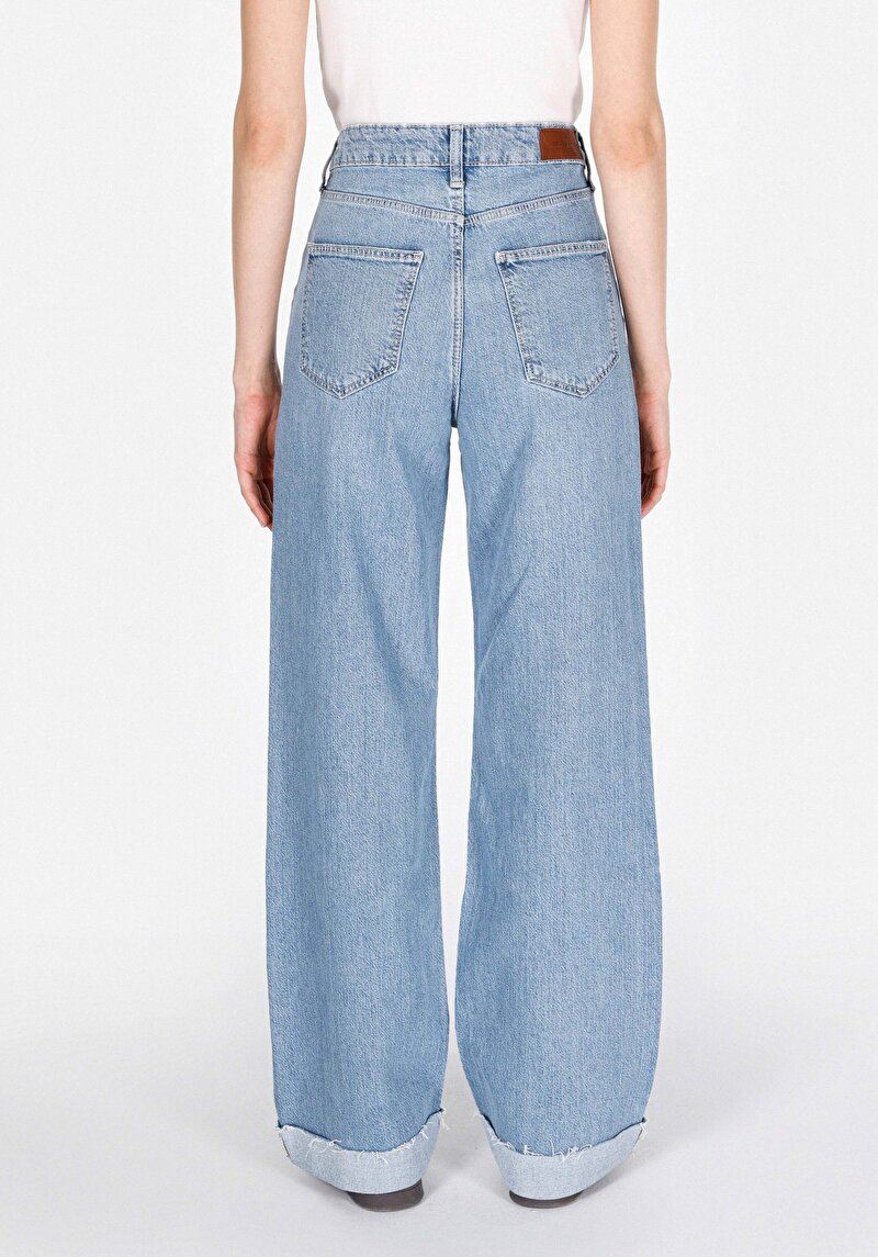 Regular Fit Yüksek Bel Geniş Paça Cepli Kadın Light Indigo Denim Jean Pantolon