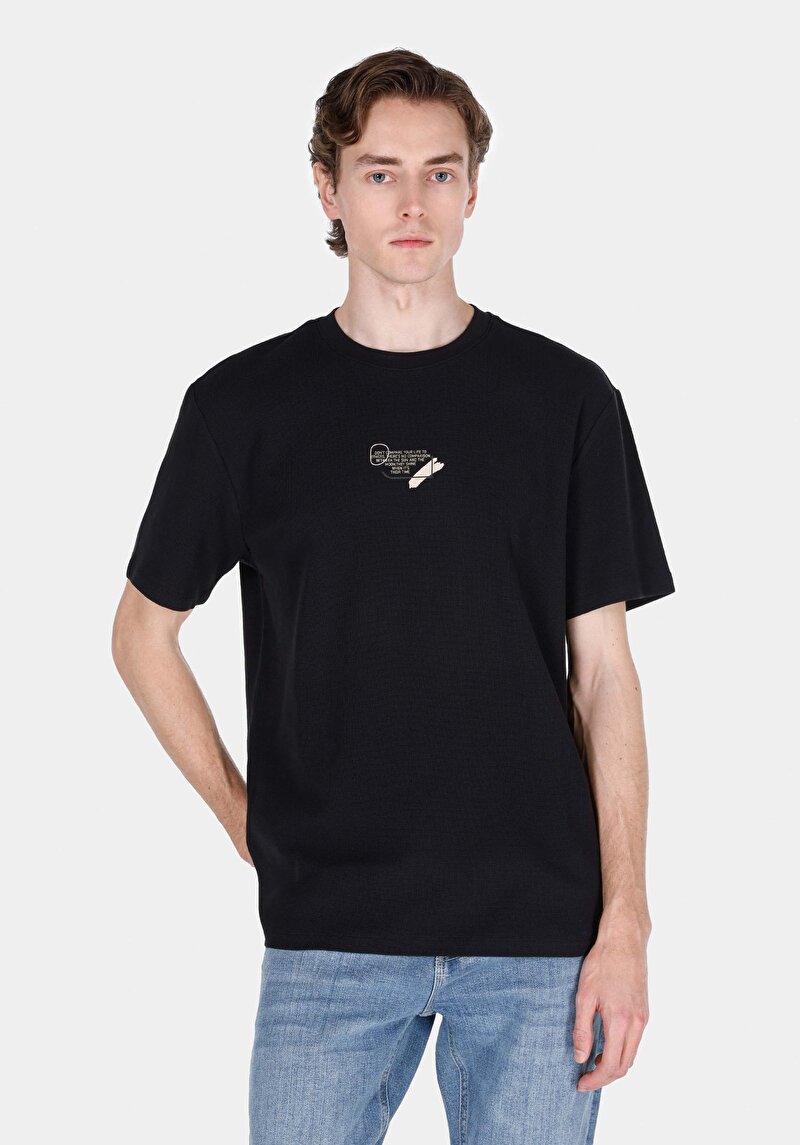 Comfort Fit Yuvarlak Yaka Jakarlı Erkek Siyah Kısa Kol Tişört